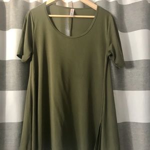 Gorgeous LulaRoe Olive Green Perfect-T
